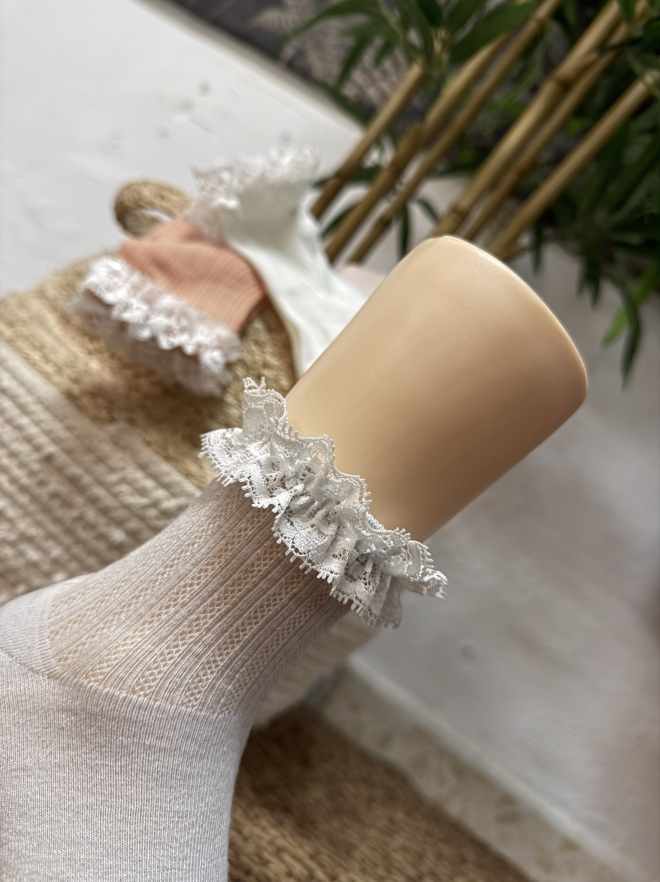 Comprar CALCETIN DE NIÑA CON VOLANTE